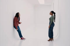 Charlotte Nicdao e Imani Hakim in Mythic Quest 3x05