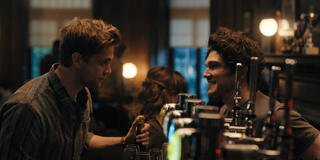 Leo Woodall e Fra Fee in Prime Target 1x01