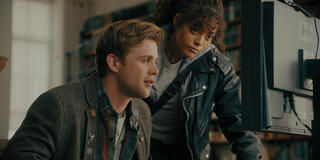 Leo Woodall e Quintessa Swindell in Prime Target 1x03