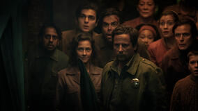 Kosha Engler e Ross McCall in Silo 2x01