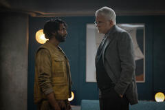 Avi Nash e Tim Robbins in Silo 2x05
