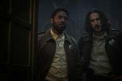 Chinaza Uche e Billy Postlethwaite in Silo 2x06