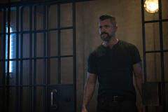 Shane McRae in Silo 1x07