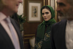 Arienne Mandi come Noor in The Night Agent 2x04