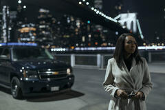 Amanda Warren come Catherine in The Night Agent 2x03