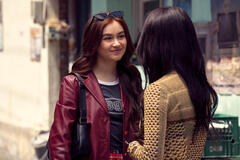 (S-D) Anna Cathcart come Kitty Song Covey, Gia Kim come Yuri Han in XO, Kitty 2x03