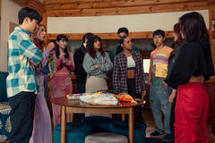 (S-D) Minyeong Choi come Dae Heon Kim, Jocelyn Shelfo come Madison Miller, Han Bi Ryu come Eunice Kang, Sasha Bhasin come Pra Veena, Anthony Keyvan come Quincy 'Q' Shabazian, Regan Aliyah come Juliana Porter, Joshua Hyunho Lee come Jin, Anna Cathcart come Kitty Song Covey, Gia Kim come Yuri Han in XO, Kitty 2x04