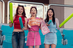 (S-D) Anna Cathcart come Kitty Song Covey, Gia Kim come Yuri Han, Sunny Oh come Mihee Yoon in XO, Kitty 2x06
