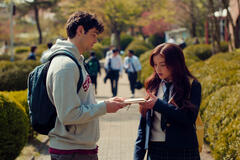 (S-D) Noah Centineo come Peter Kavinsky, Anna Cathcart come Kitty Song Covey in XO, Kitty 2x06