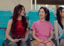 (S-D) Anna Cathcart come Kitty Song Covey, Gia Kim come Yuri Han in XO, Kitty 2x06