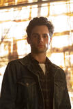 Penn Badgley come Joe Goldberg in You 2x02