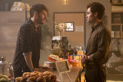 James Scully come Forty Quinn, Penn Badgley come Joe Goldberg in You 2x06