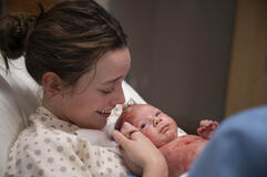 Victoria Pedretti come Love Quinn in You 3x01