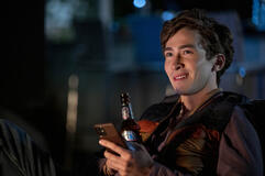 Dylan Arnold come Theo Engler in You 3x07