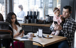 (S-D) Shannon Chan-Kent come Kiki e Christopher Sean come Brandon in You 3x10