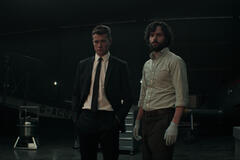 (S-D) Ed Speleers come Rhys, Penn Badgley come Joe Goldberg in You 4x10