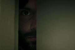 Penn Badgley come Joe Goldberg in You 4x02