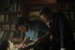 (S-D) Penn Badgley come Joe Goldberg, Ed Speleers come Rhys in You 4x08