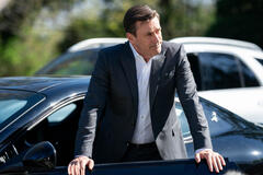Jon Hamm in Your Friends & Neighbors - Stagione 1