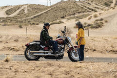 (S-D) Cheech Marin come Gil e Rose Portillo come Lidia in Alexander e il Terribile, Orribile, Abominevole ma Veramente Bruttissimo Viaggio