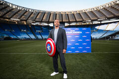 Anthony Mackie per incontrare Francesco Totti e Alessandro Del Piero allo Stadio Olimpico per celebrare l'arrivo al cinema del film Captain America: Brave New World.