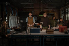 Natalie Portman, John Krasinski, Domhnall Gleeson, Carmen Ejogo e Laz Alonso in Fountain of Youth