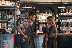 (S-D) Madior Fall come Cesare e Jenny De Nucci come Donata in La Dolce Villa