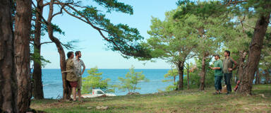 (S-D) Charlie Gustafsson come Samuel, Vilhelm Blomgren come Kristian, Elias Buskas come David e Erik Törner come Joel in Love Forever