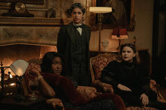 Naomi Ekperigin, Ashly Burch e Jessie Ennis in Mythic Quest 4x04