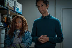 Imani Hakim e Danny Pudi in Mythic Quest 4x06