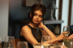 Megan Suri come Kat in Companion