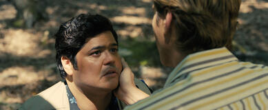 (S-D) Harvey Guillén come Eli e Lukas Gage come Patrick in Companion