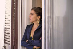 Vanessa Scalera come Lucia in Storia della mia famiglia 1x02