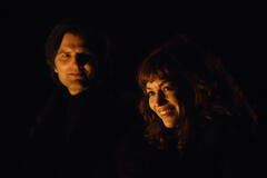 Adam Scott e Britt Lower in Scissione 2x04