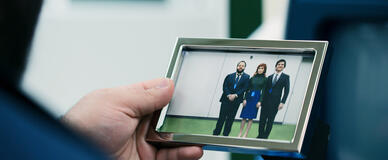 Zach Cherry, Britt Lower e Adam Scott in Scissione 2x05