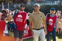 Collin Morikawa e Owen Wilson in Stick