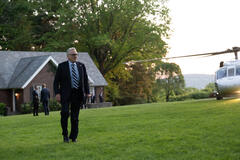 Robert De Niro come George Mullen in Zero Day 1x01