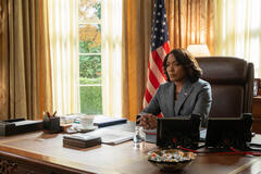 Angela Bassett come President Mitchell in Zero Day 1x04