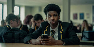 Amari Jayden Bacchus come Adam Bascombe in Adolescence 1x02