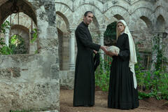 (S-D) Paolo Calabresi come Pirrone, Benedetta Porcaroli come Concetta in Il Gattopardo 1x04