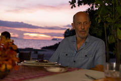 Jon Gries in The White Lotus 3x03