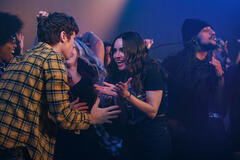 (S-D) Kyle Allen come Brad e Sofia Carson come Alex in La lista dei miei desideri