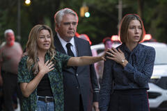 Elizabeth Banks, Jessica Biel in The Better Sister - First Look