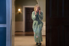 Jane Curtin come Nan Cox in The Residence 1x02