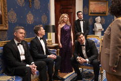 (S-D) Paul Fitzgerald come President Perry Morgan, Barrett Foa come Elliot Morgan, Kylie Minogue come Self, Ken Marino come Harry Hollinger, Dan Perrault come Colin Trask, Uzo Aduba come Cordelia Cupp in The Residence 1x06