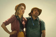 Anna Konkle e Derek Waters in Side Quest 1x01