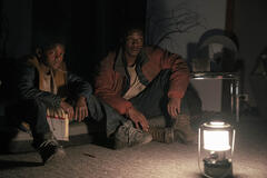Keivonn Woodard, Lamar Johnson in The Last of Us 1x05
