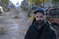 Neil Druckmann sul set di The Last of Us 1x02