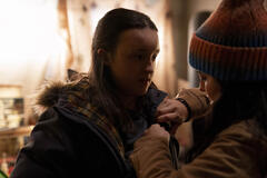 Bella Ramsey, Isabela Merced in The Last of Us - Stagione 2