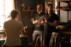 Craig Mazin, Neil Druckmann sul set di The Last of Us - Stagione 2